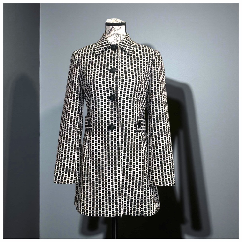Classiques Entier Geometric Trench Coat | Timeless Tailored Elegance